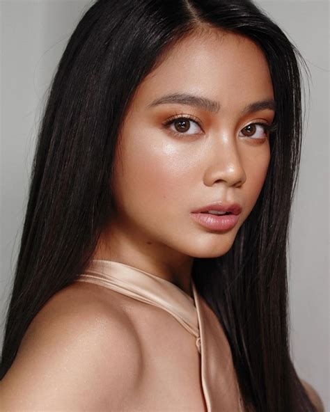 Filipina.
